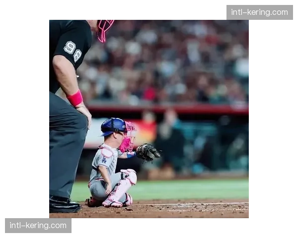 前大学垒球教练涉嫌招生舞弊案开庭，案件揭示美国体育特长生制度漏洞